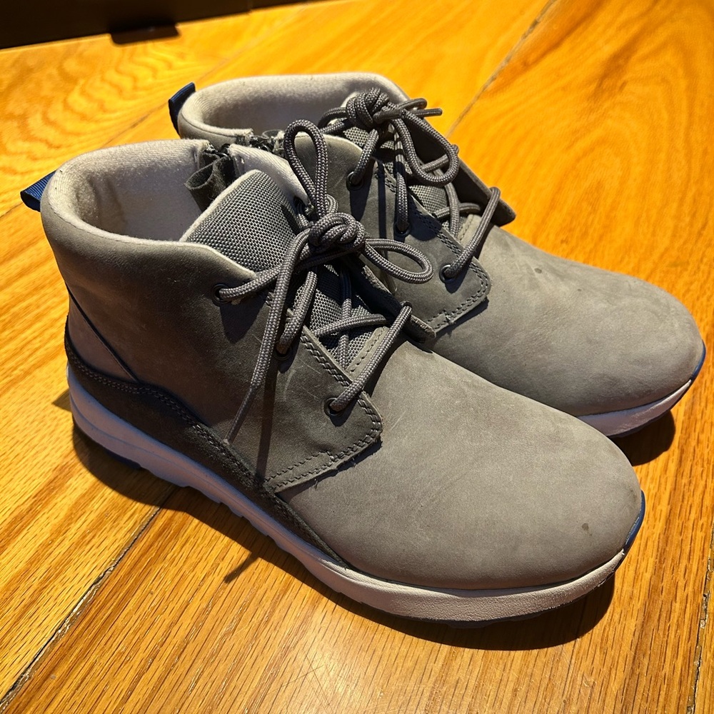 UGG Boys Zs 3 Canoe III Weather Charcoal Boots Shoes Leather Lightweight